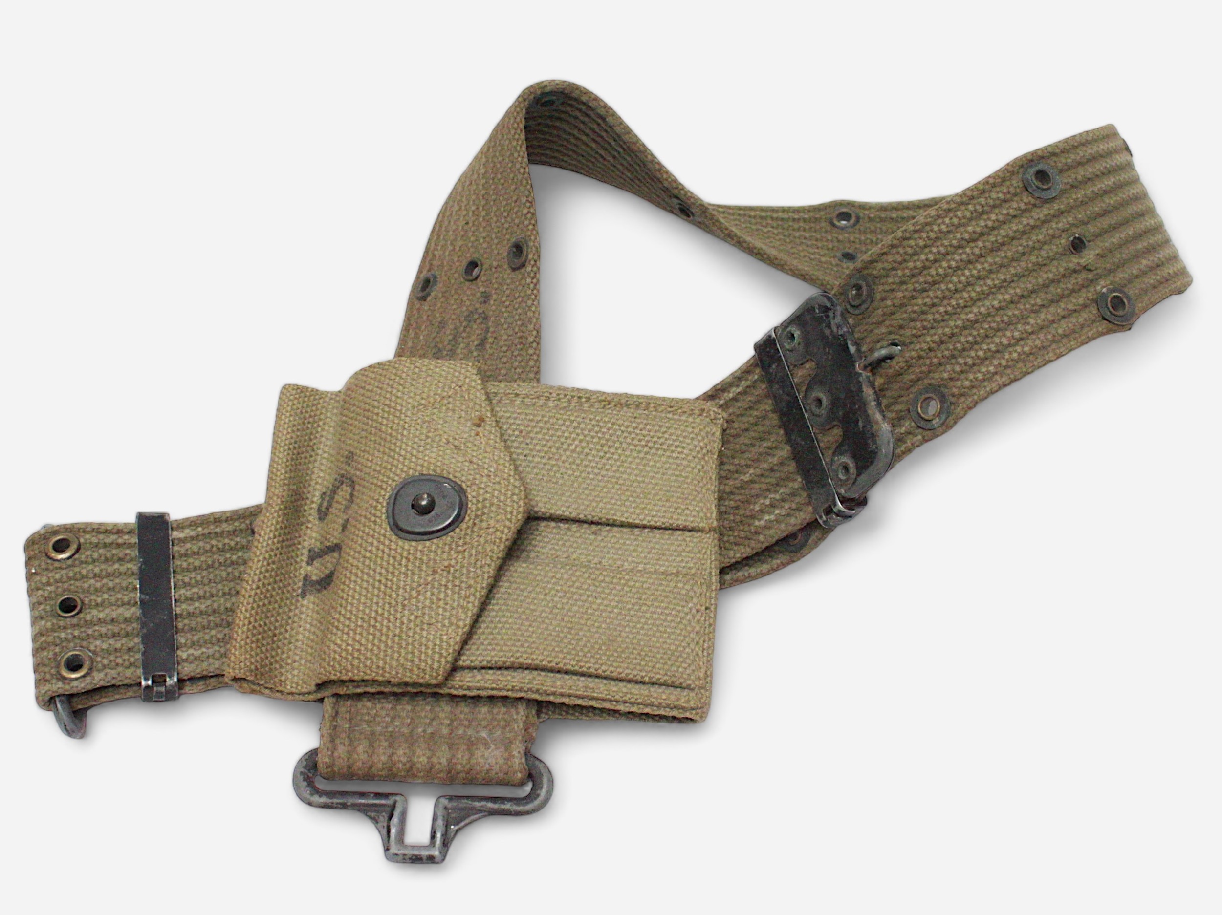 A Second World War US Army M-1943 folding entrenching tool, M1 Combat Helmet, webbing belt with - Image 5 of 5