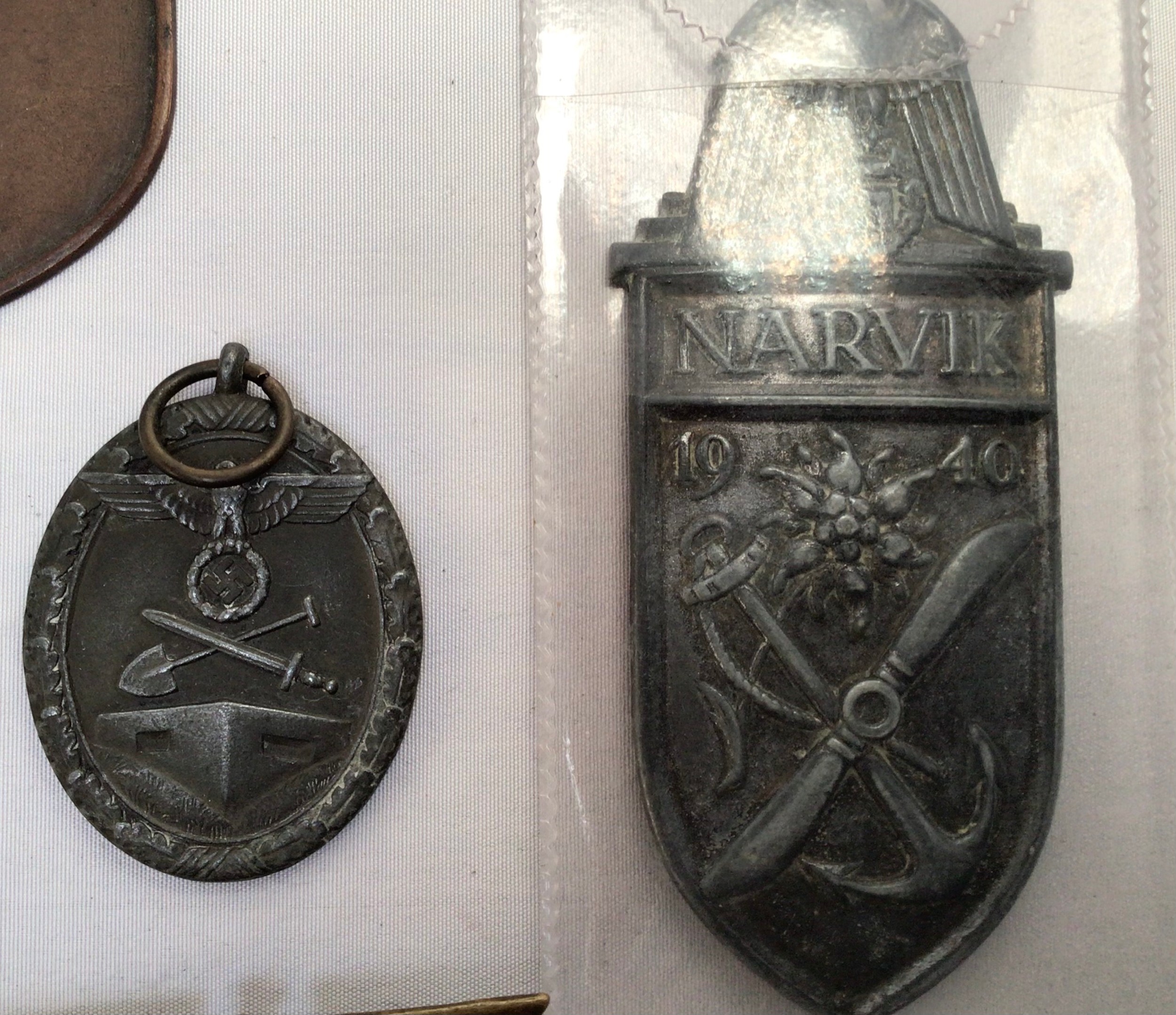 WWII German Third Reich: Four campaign shields, and seven various badges. (11) - Image 5 of 8