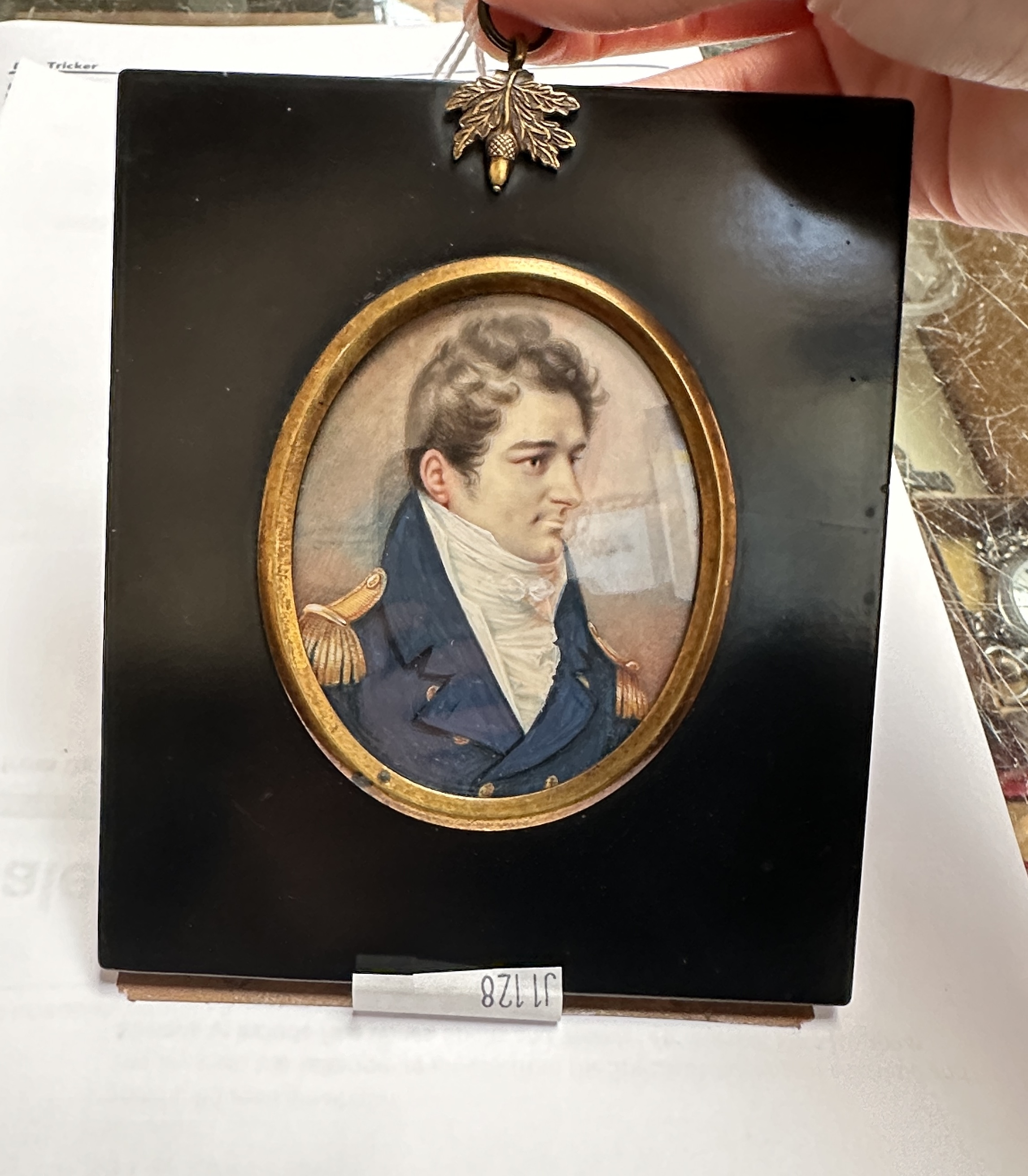 A Mid-19th century oval portrait miniature of a Naval Commander, with brown wavy hair with side - Bild 6 aus 7