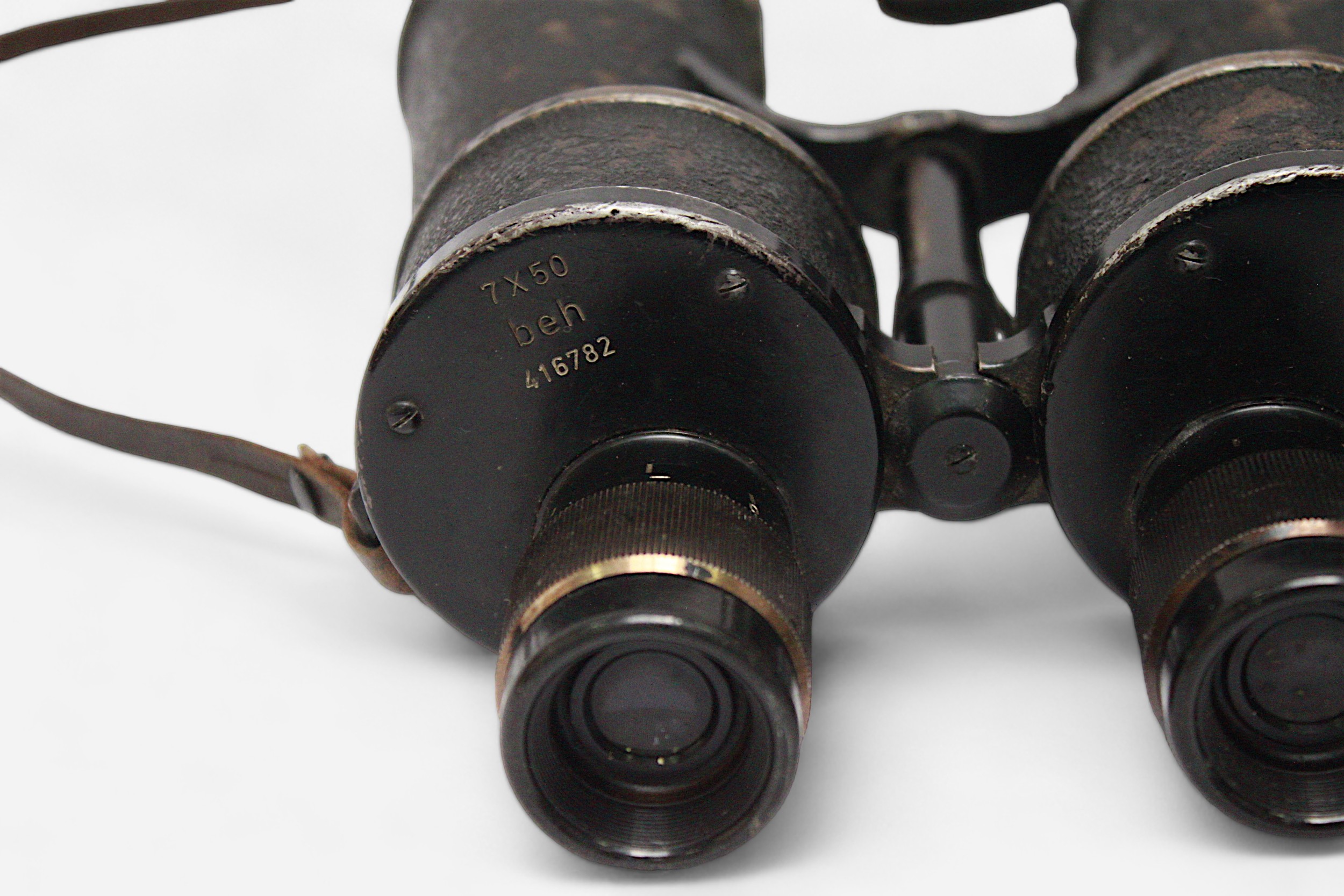 A pair of WW2 German Kriegsmarine binoculars with manufacturer's code 'beh' for ERNST LEITZ. WETZLAR - Image 2 of 5