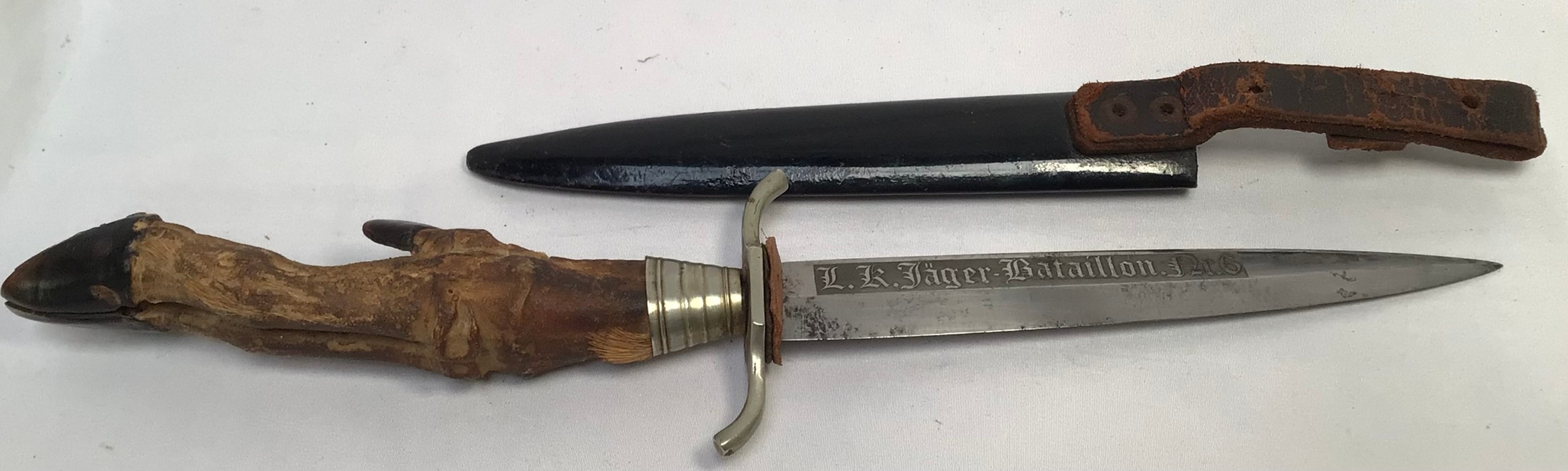 A WWI Deer's Foot Officer's fighting dagger, blade engraved and burnished with L.K. Jäger-