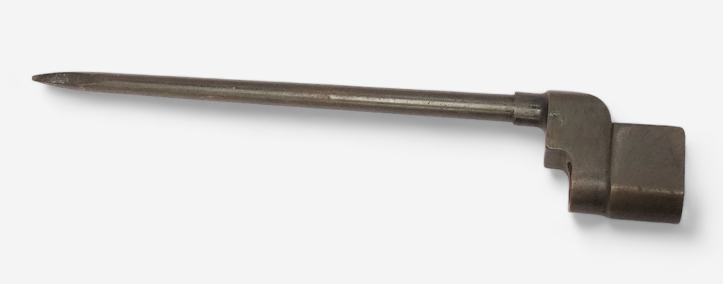 A Siam Mauser Type 45 bayonet and scabbard, single-edged fullered blade with spear point, muzzle - Bild 3 aus 3