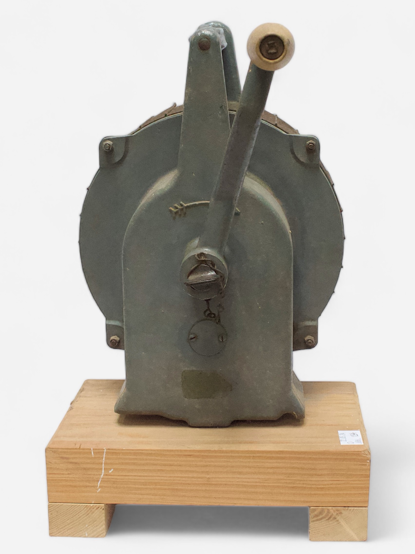 A WWII Home Office Secomak hand-operated air raid siren by Electric Service Co. Ltd., Type 447, - Image 3 of 3