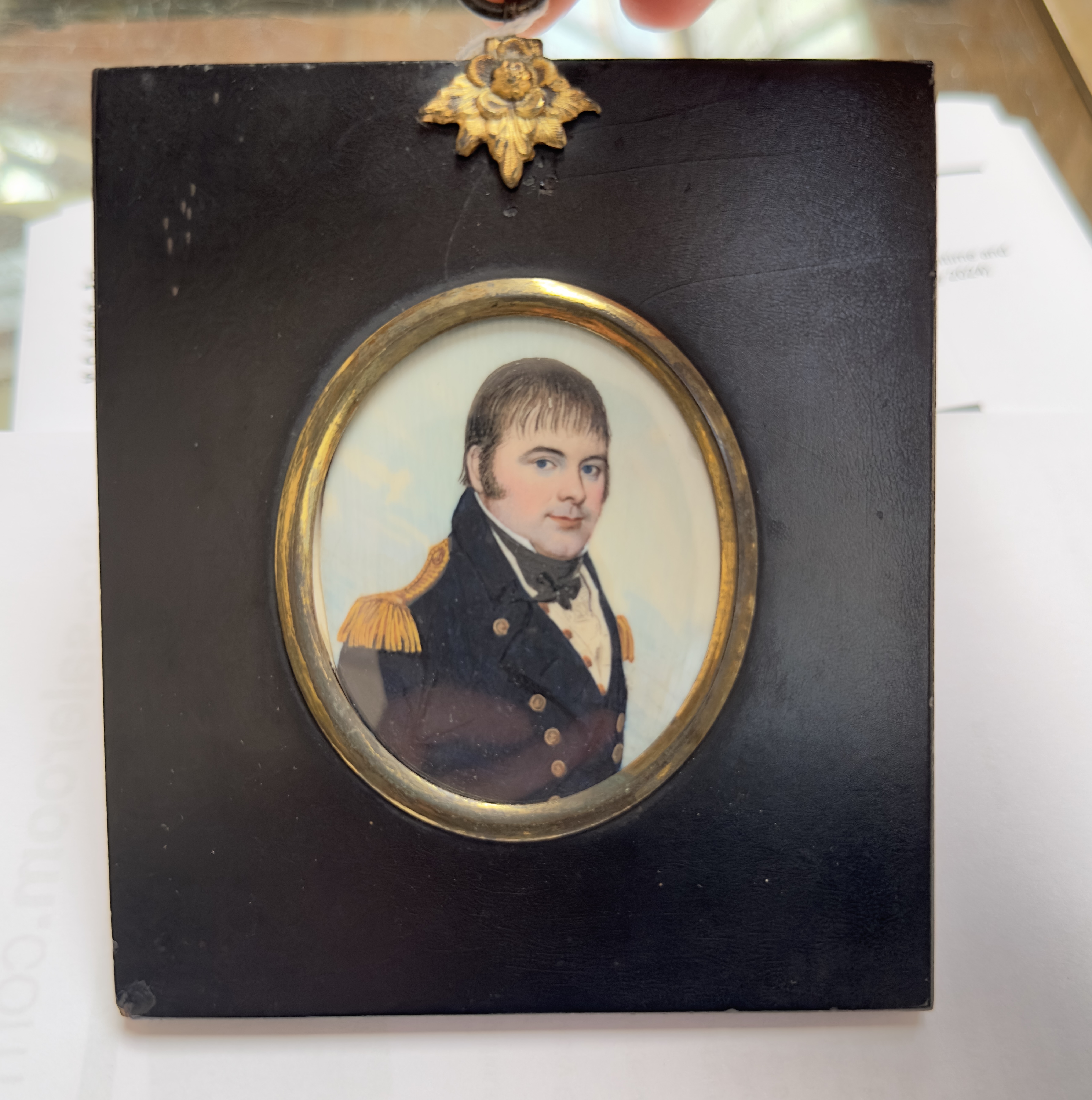 Attributed to Frederick Buck (1771 – c1839/40), An early 19th century oval portrait miniature of a - Bild 4 aus 5