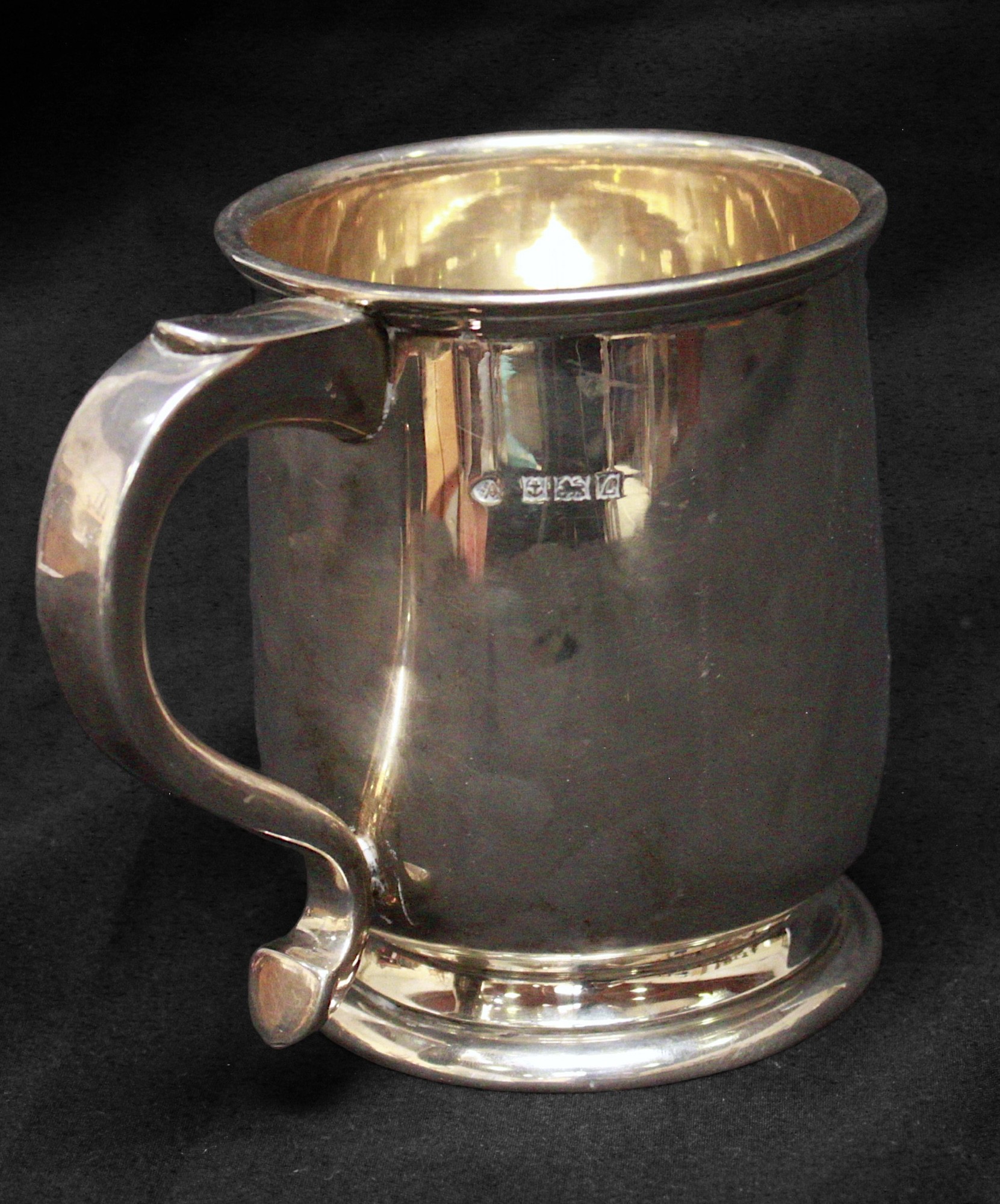 A silver tankard of traditional form by Adie Brothers, Birmingham, 1960, engraved with The Royal - Image 2 of 2