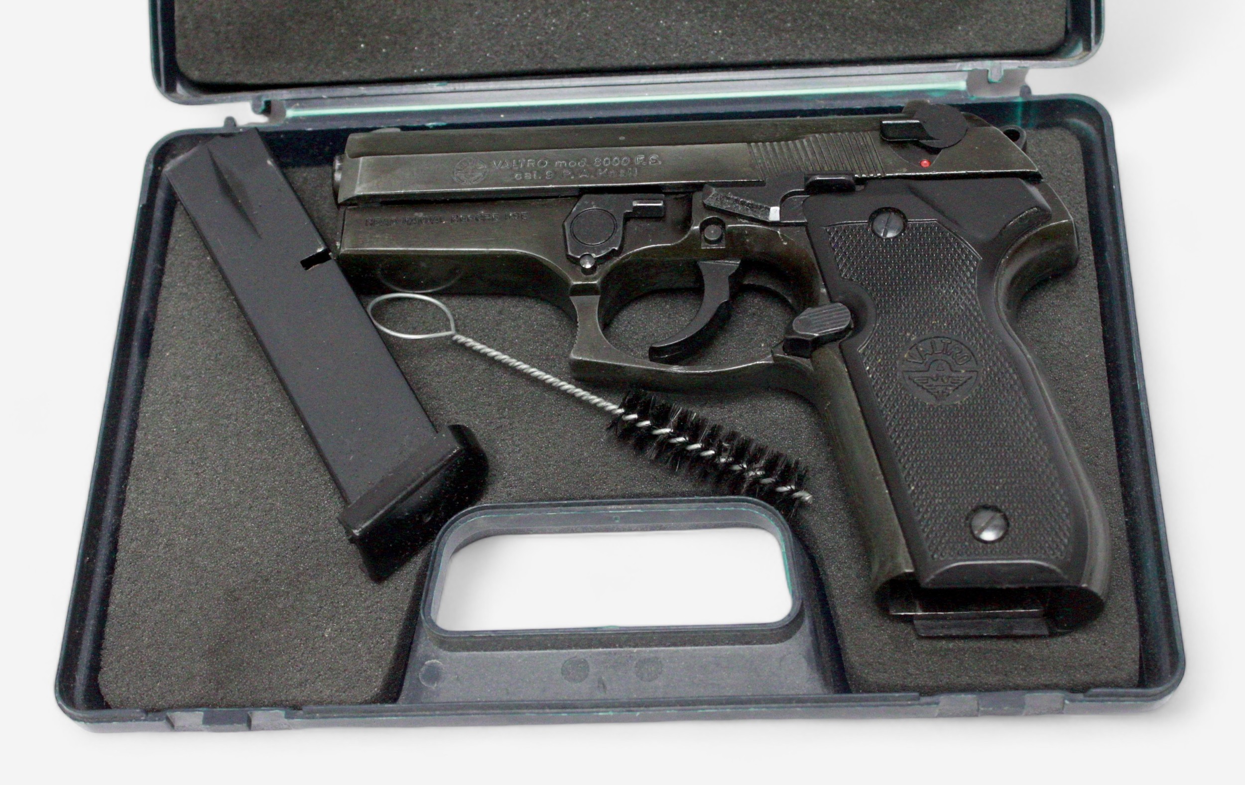 An Italian Valtro Model 8000 blank firing pistol, with black plastic grip, magazine and cleaning