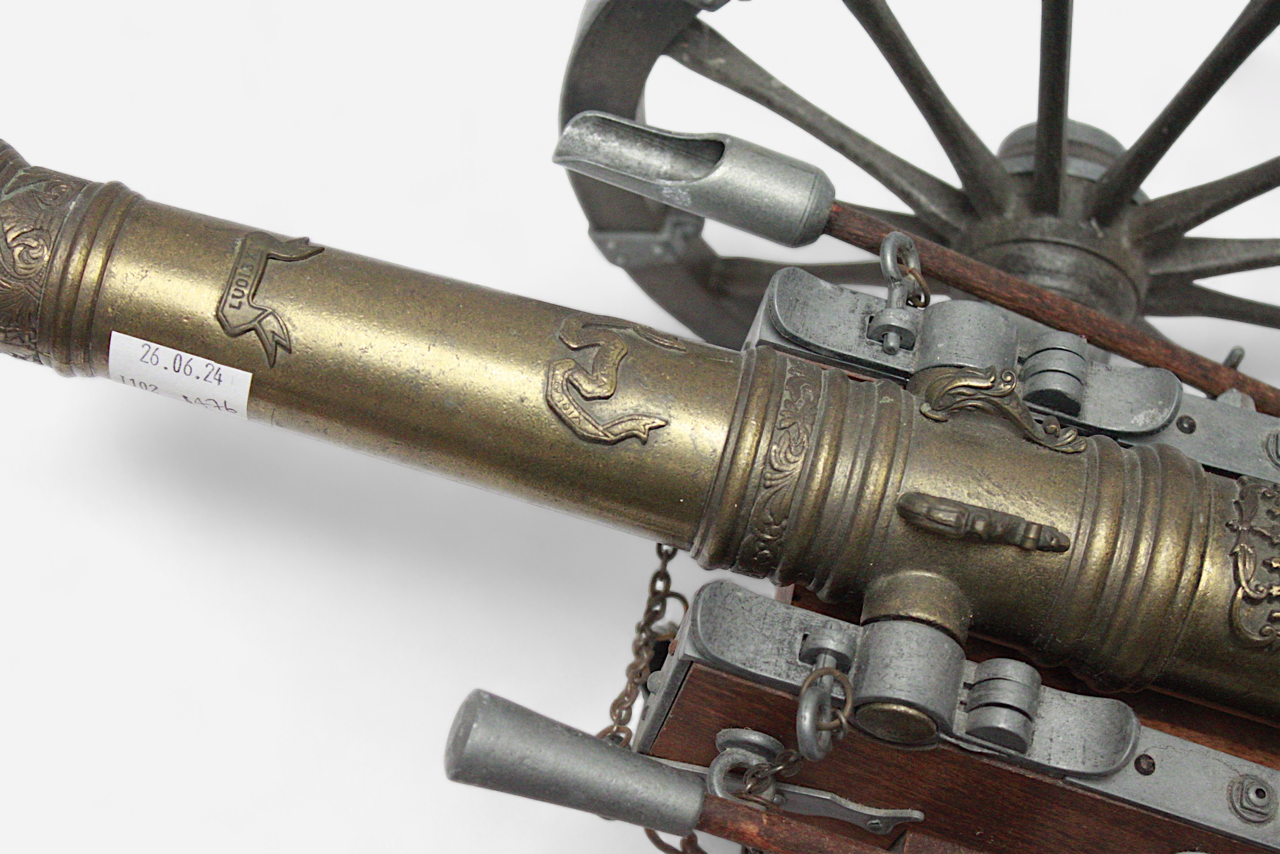 A scale model of a 19th Century French Muzzle-Loading Cannon, on two wheel carriage with loading and - Image 4 of 4