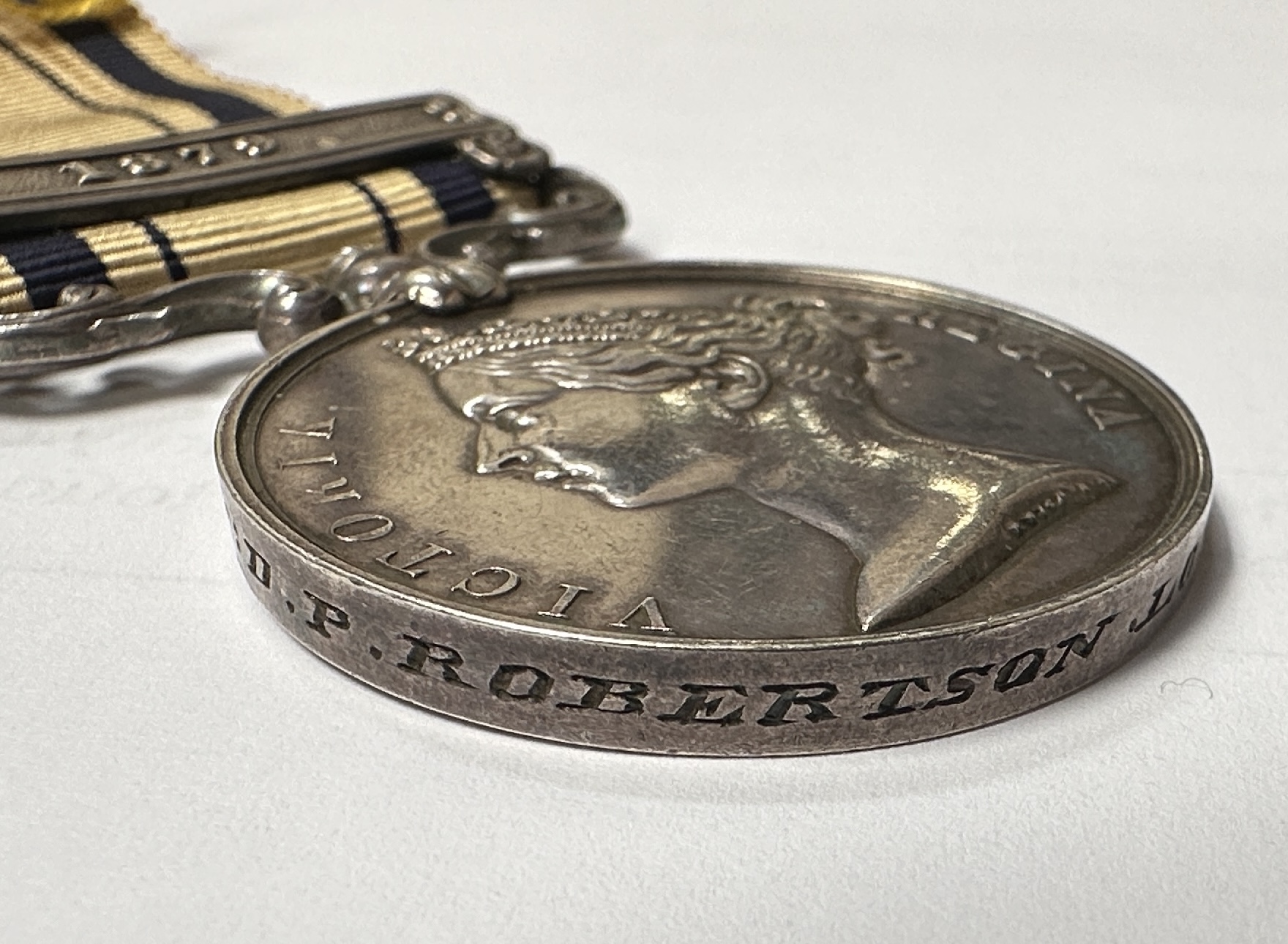 A Queen Victoria South Africa Medal (Zulu & Basuto War) with 1879 Clasp, to 'LIEUT: D.P. ROBERTSON - Bild 4 aus 4