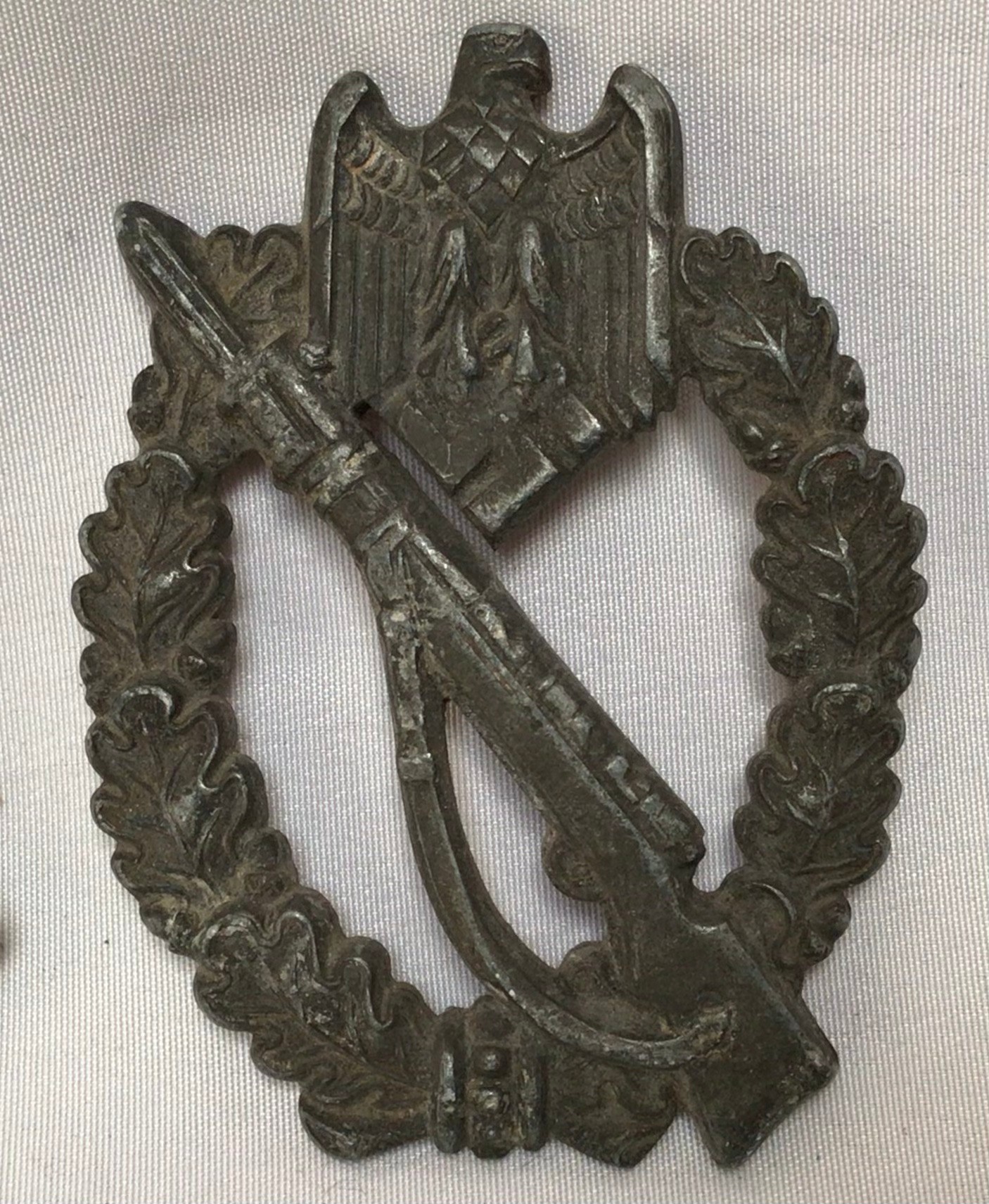 Three German WWII military badges, comprising Luftwaffe Anti-Aircraft Flak Battle Badge, Close - Image 4 of 5