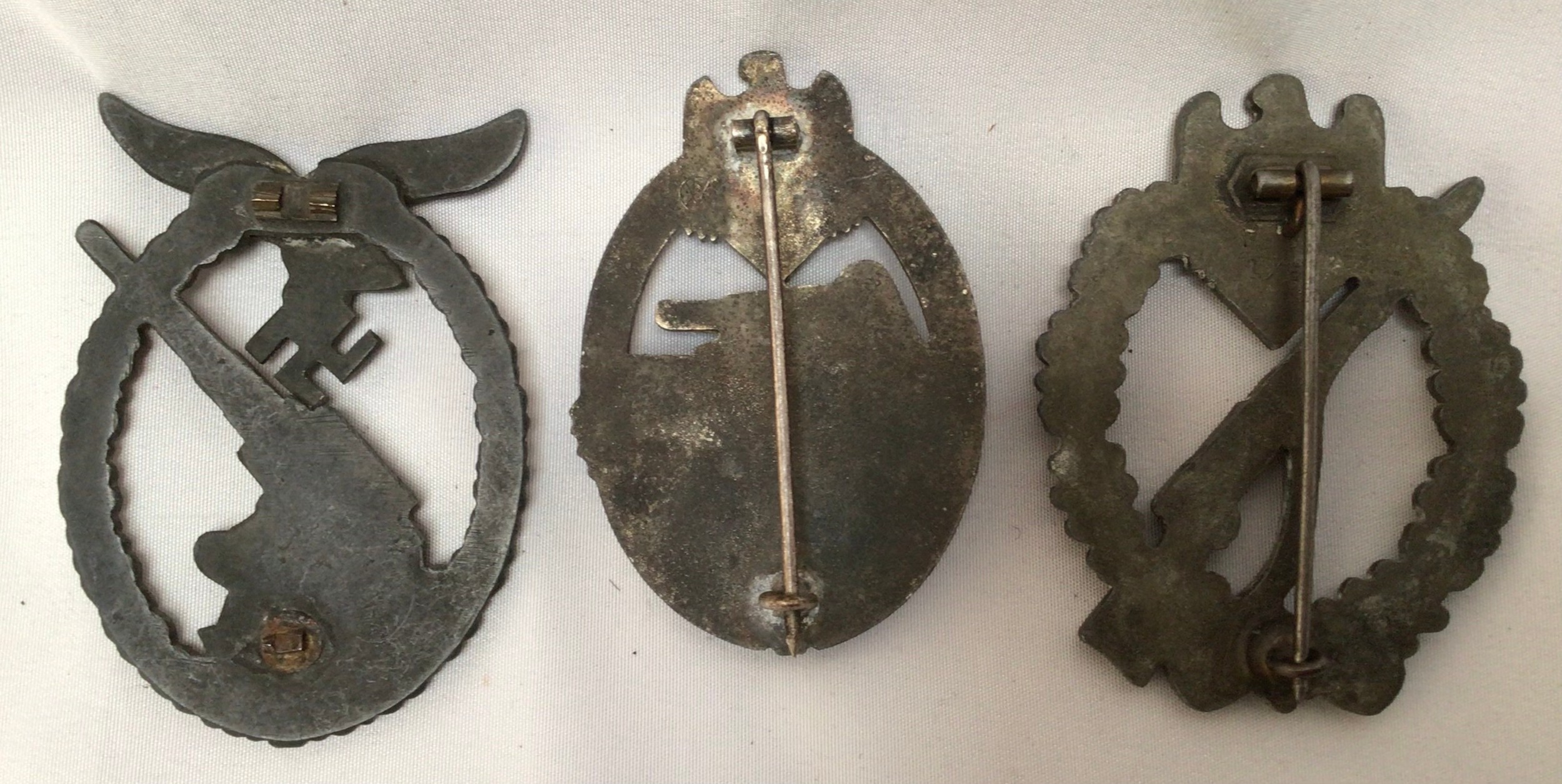 Three German WWII military badges, comprising Luftwaffe Anti-Aircraft Flak Battle Badge, Infantry - Image 5 of 5