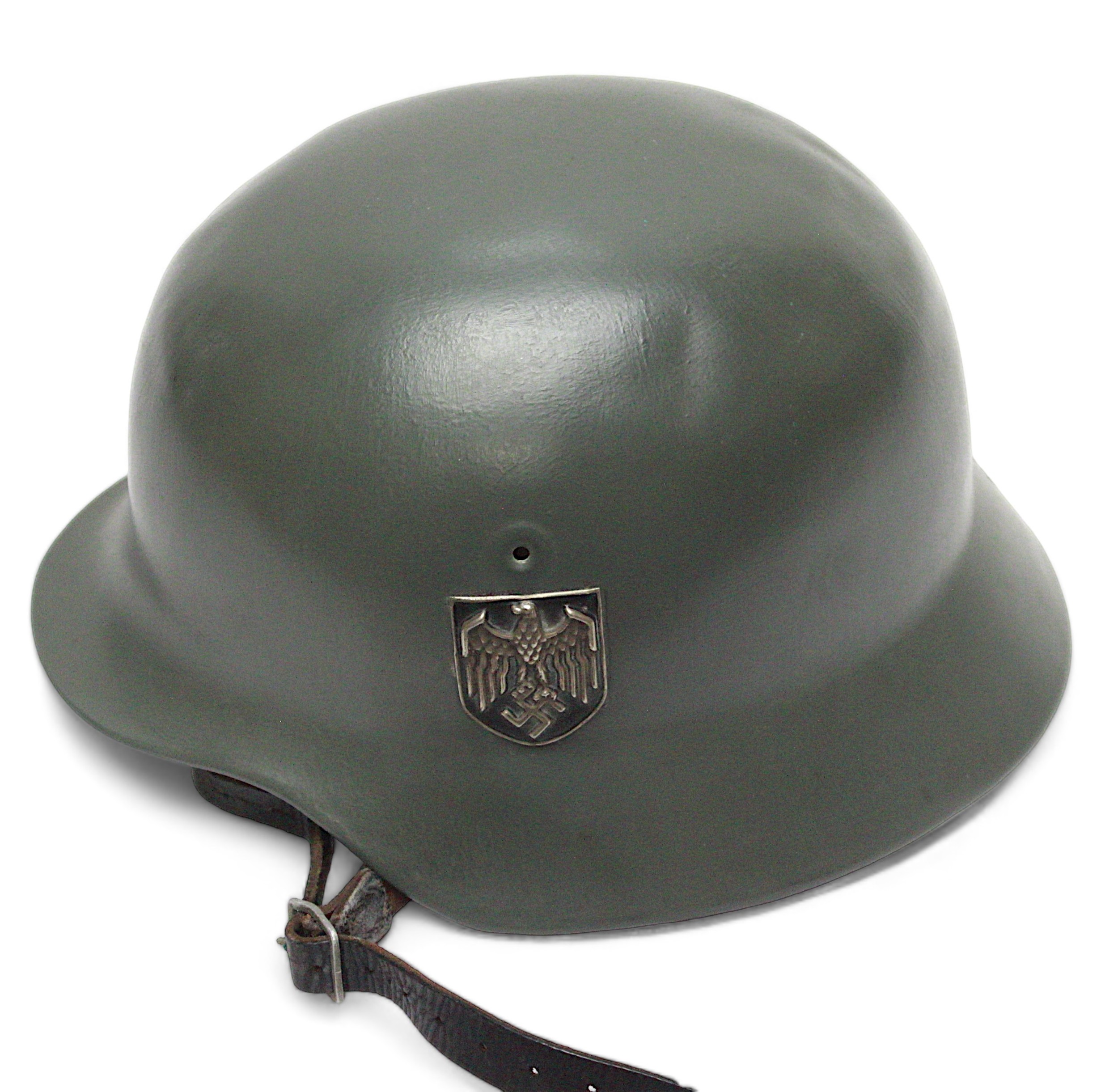 A WWII German Third Reich M40 helmet, with nine-tongue leather liner, repainted green and later - Bild 2 aus 4