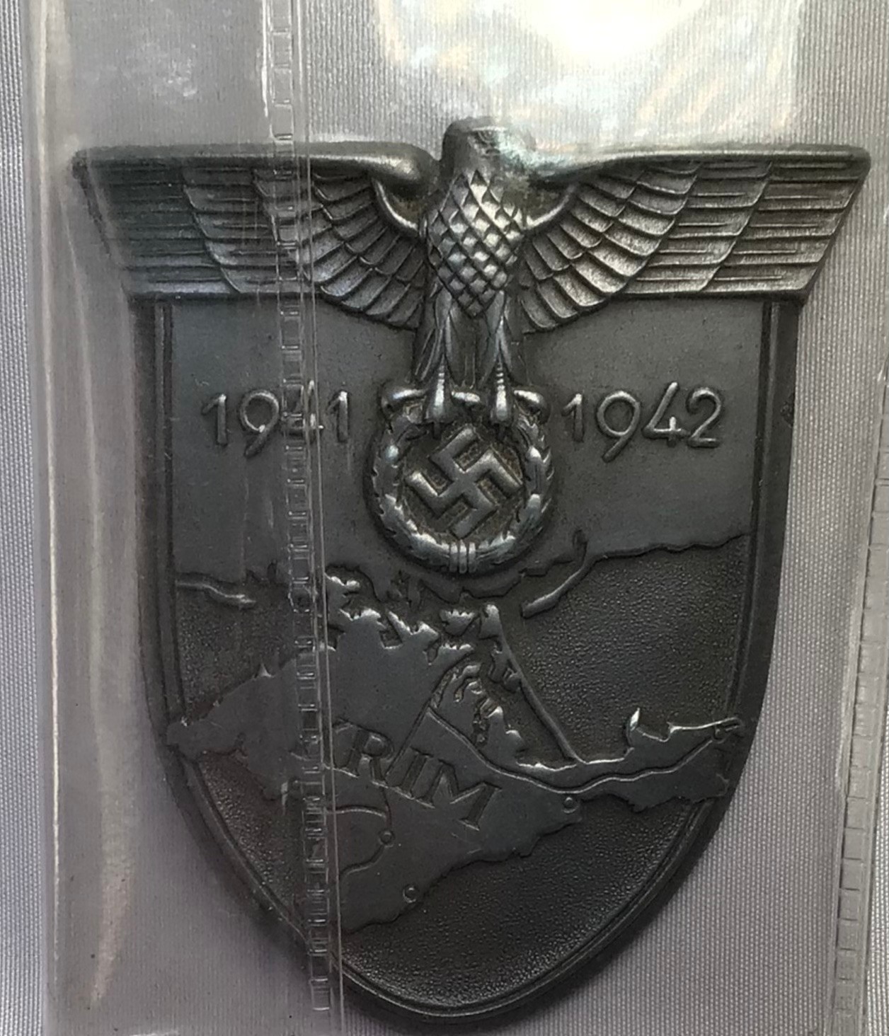 WWII German Third Reich: Four campaign shields, and seven various badges. (11) - Image 4 of 8