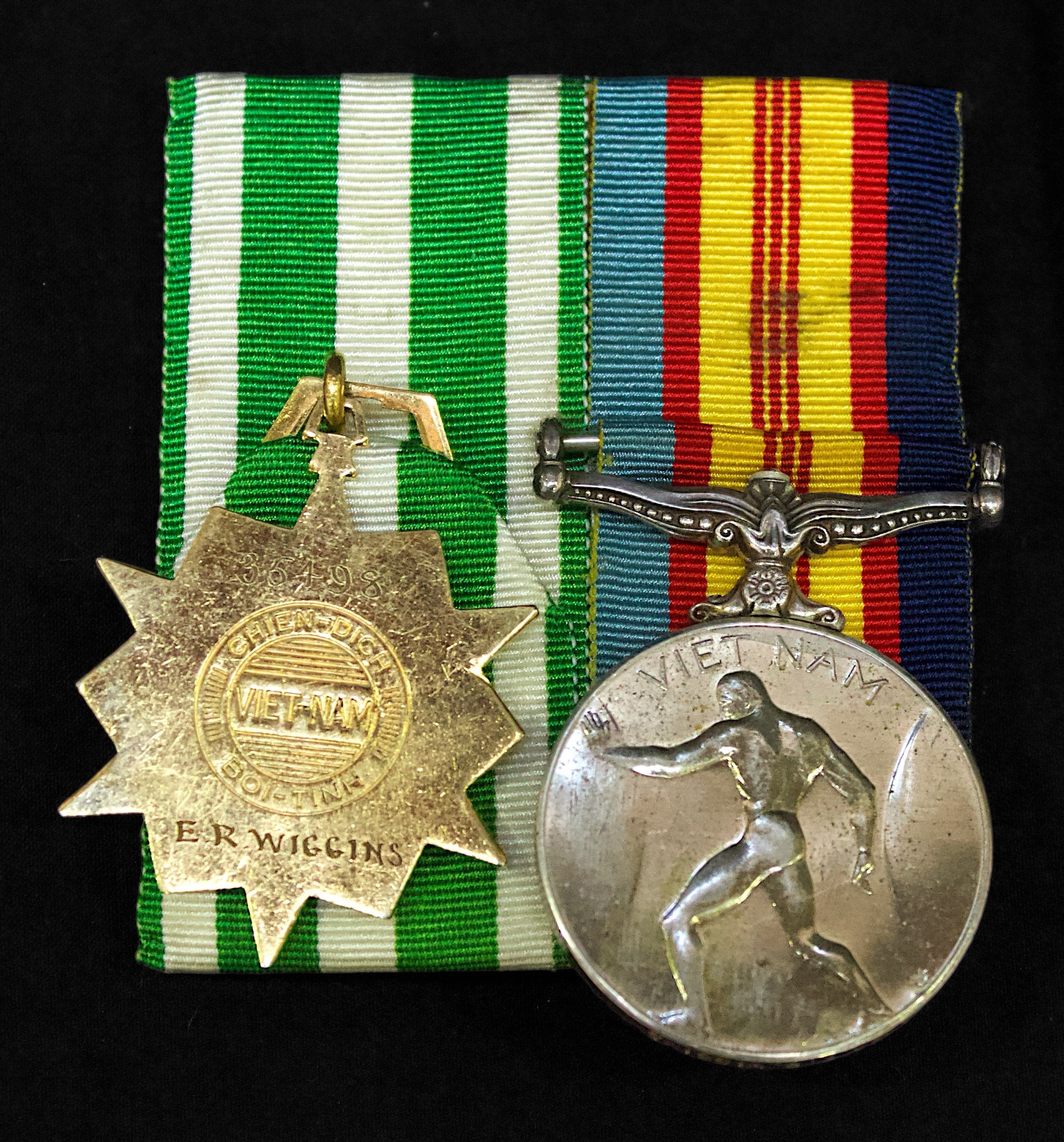 A Vietnam Medal 1968, to 35498 E.R. WIGGINS (Aus'), obv. crowned bust of ERII, reverse with male - Image 2 of 2