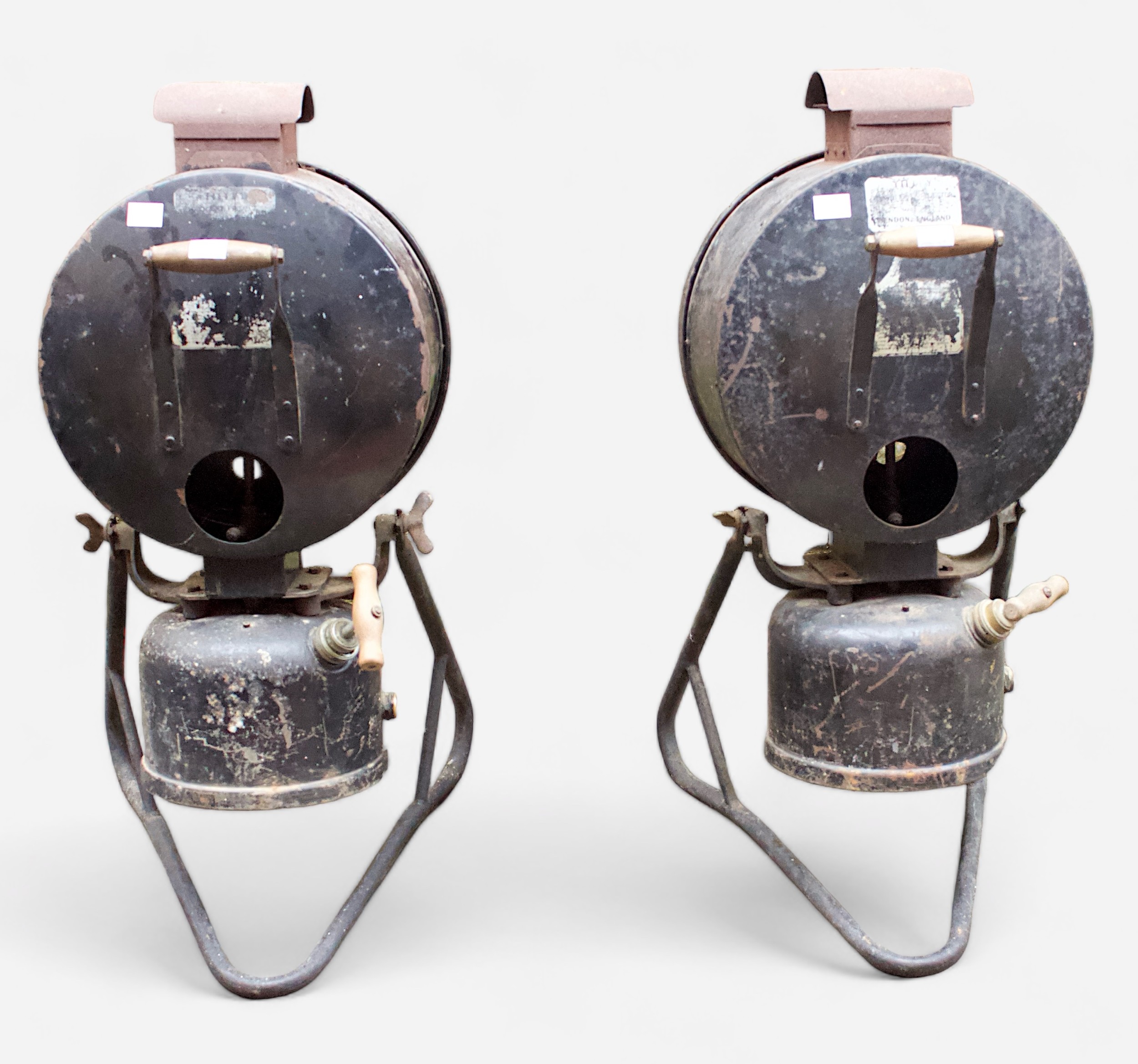 Pair WWII floor standing Tilley FL6 floodlight projector lamps, 80cm tall - Image 2 of 2