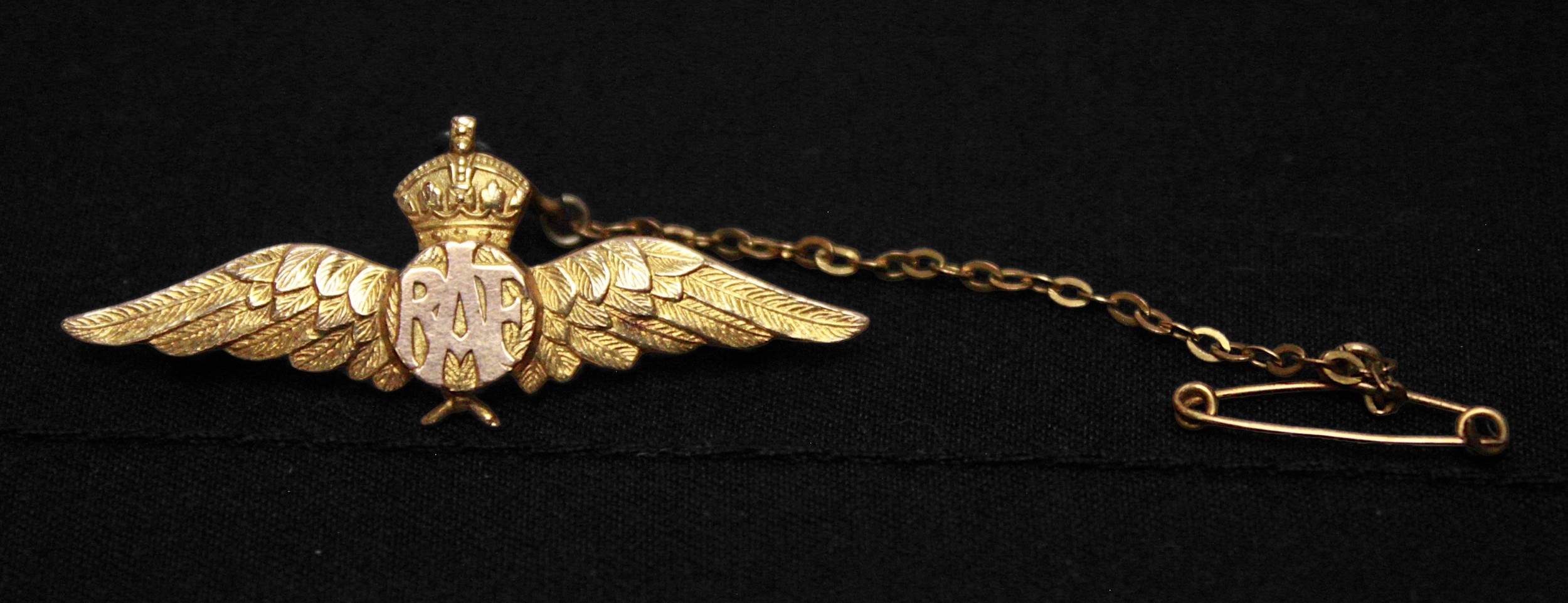 A WWII era 9ct gold RAF sweetheart brooch, modelled with a crown above the initials RAF, flanked