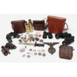 A small collection of assorted military collectables including a a bayonet, probably for an Enflied,