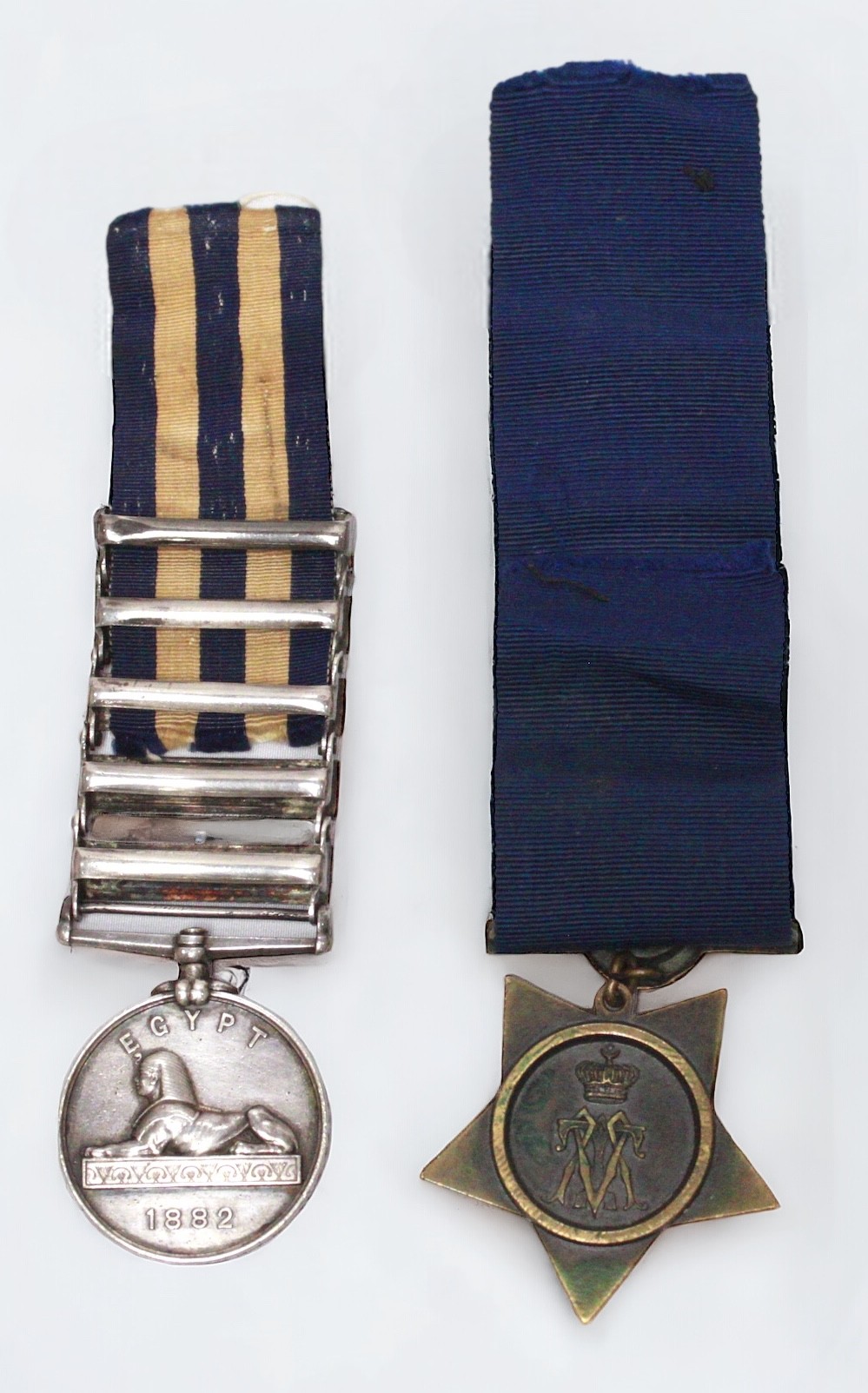 A Queen Victoria Egypt 1882 Medal with five Clasps for TEL-EL-KEBIR, SUAKIN 1884, EL-TEB-TAMAAI, THE - Image 2 of 4