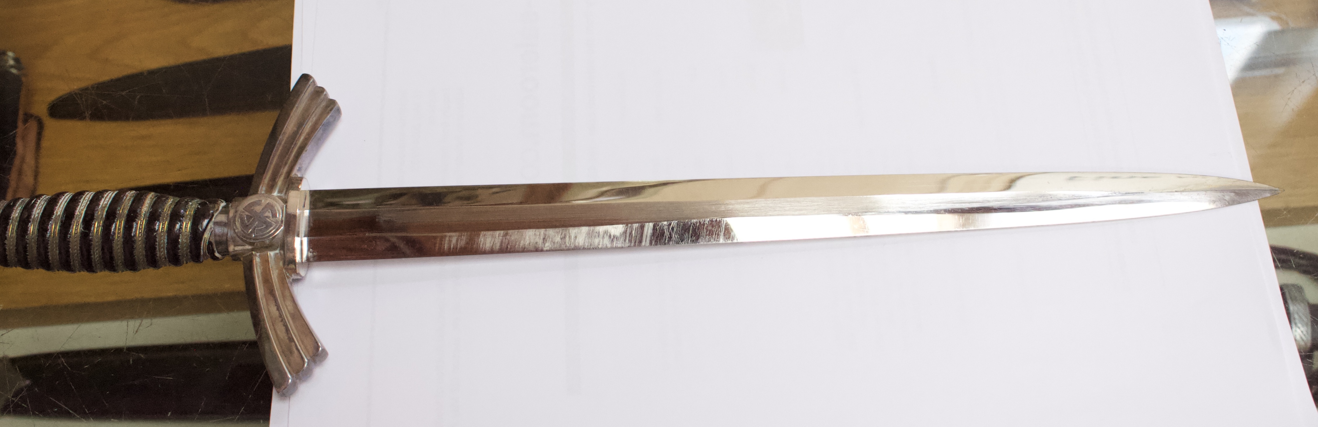 A First Pattern Luftwaffe Ceremonial Dagger, with scabbard and hanger chain, blade flat engraved - Image 7 of 11