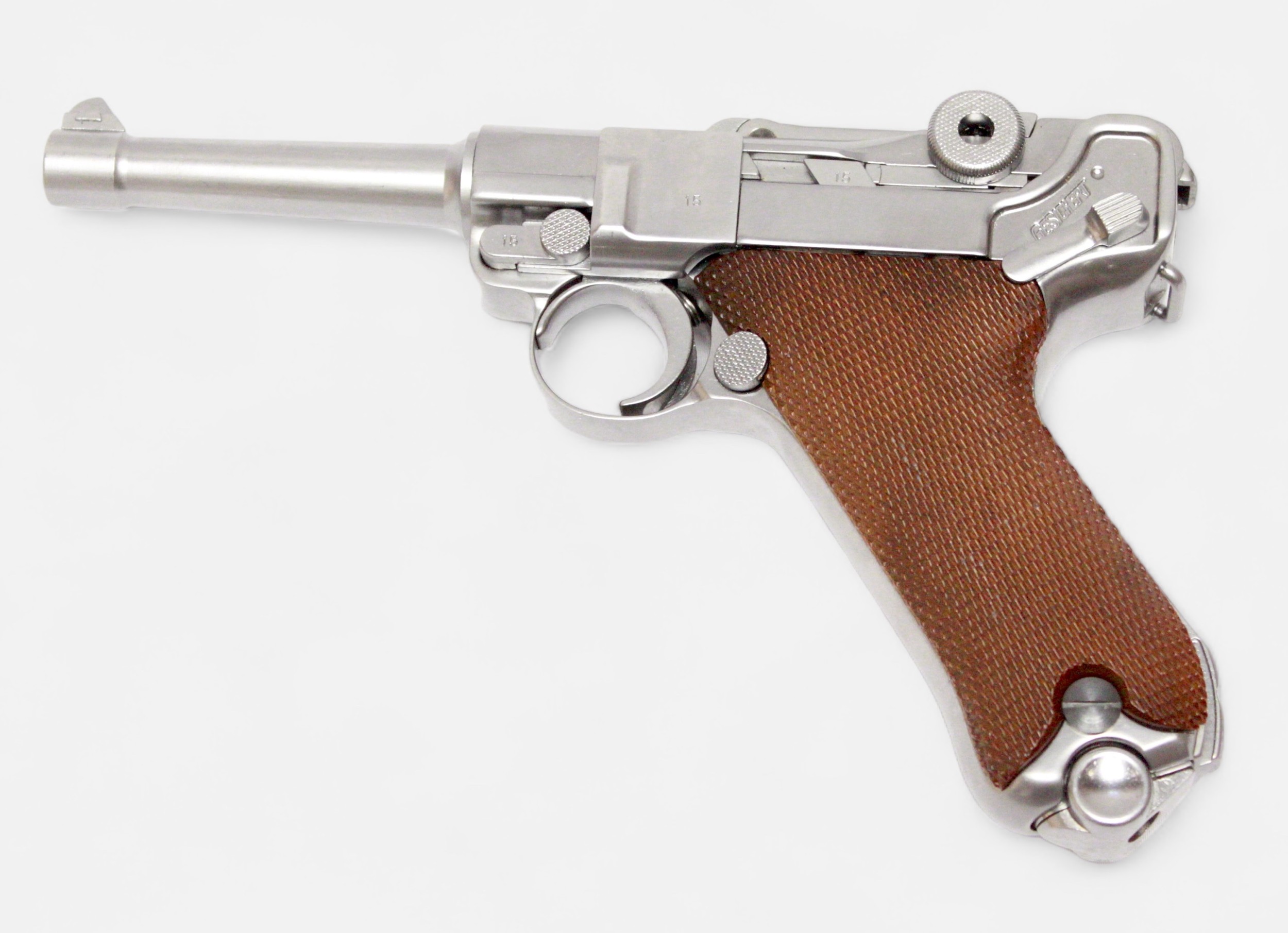 A Gesichert CO2 air pistol modelled as a Luger pistol, stamped '1915', with brown plastic grip - Bild 2 aus 2