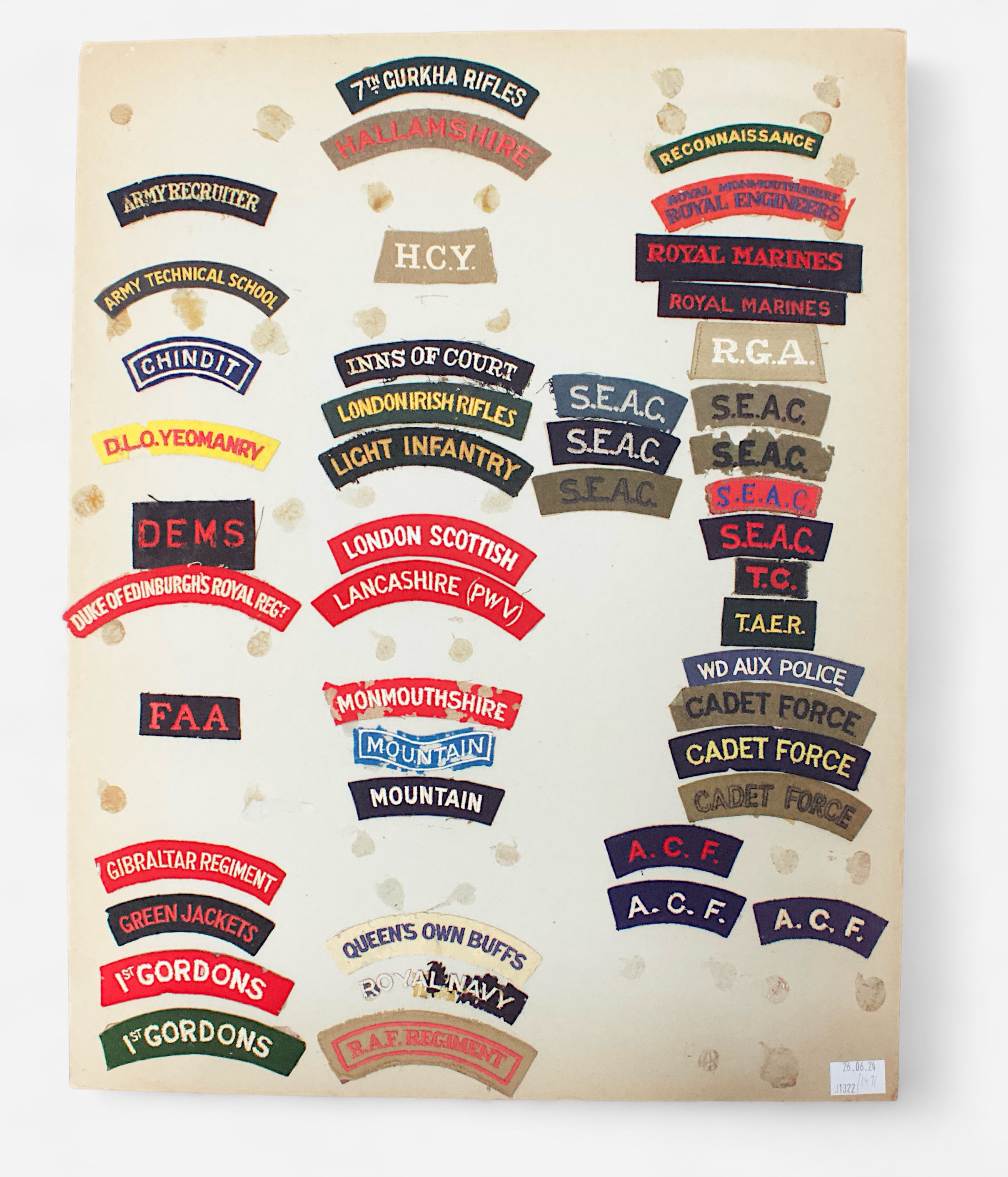 Fifteen card sheets displaying a good collection of assorted cap badges and patches including - Image 6 of 10