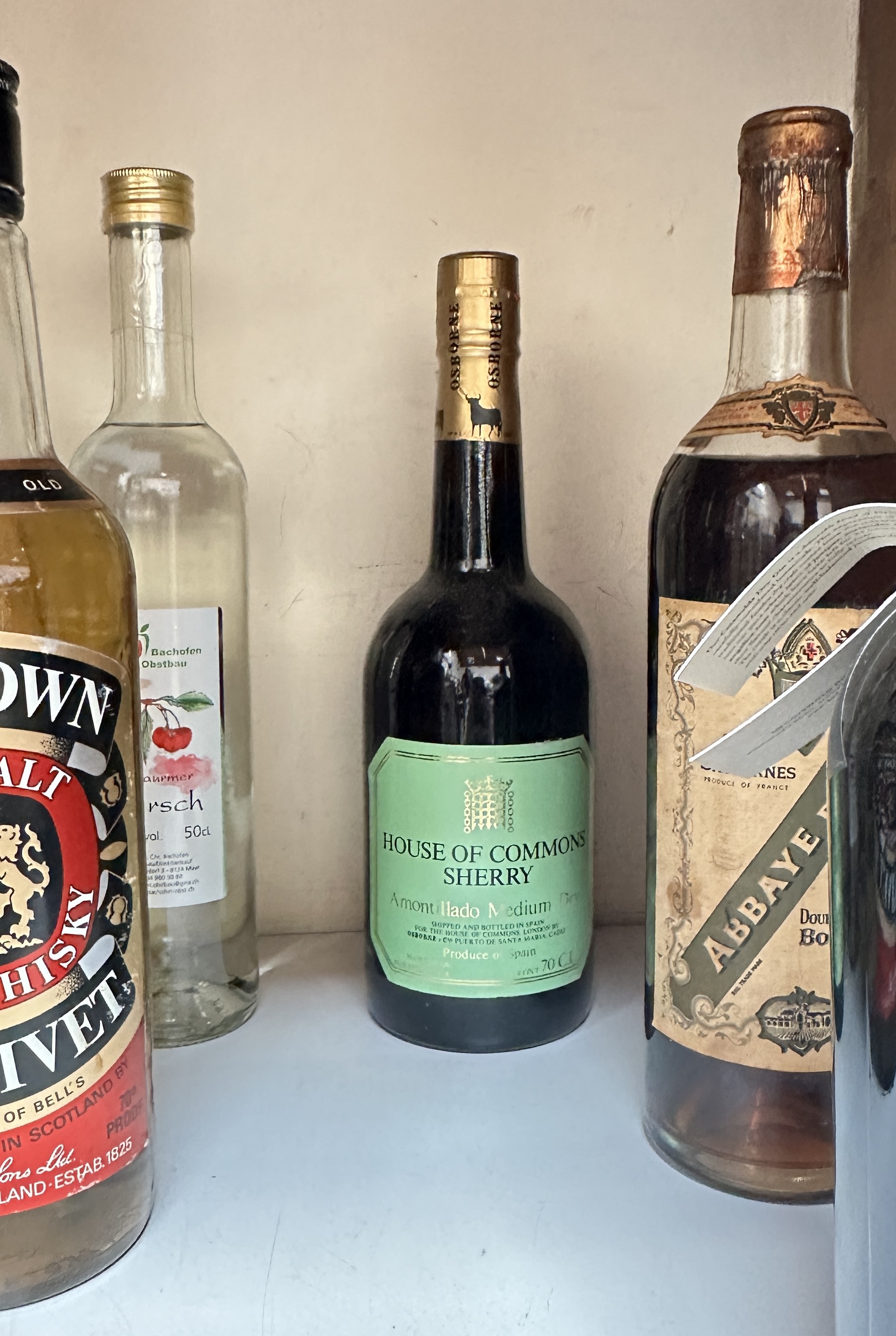 A collection of ten bottles of various vintage wines and spirits, comprising Smirnoff Vodka 26 2/3 - Bild 3 aus 3