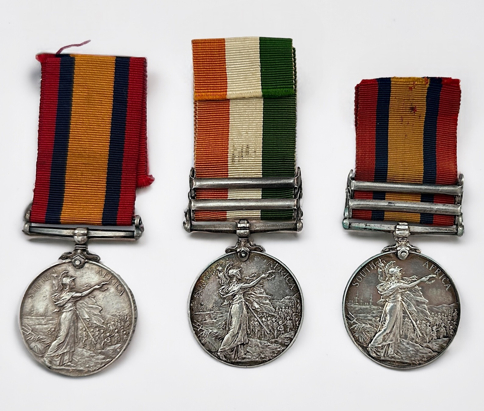A Queen's South Africa Medal with two clasps Natal and Orange Free State, (name worn of filed), - Bild 2 aus 2