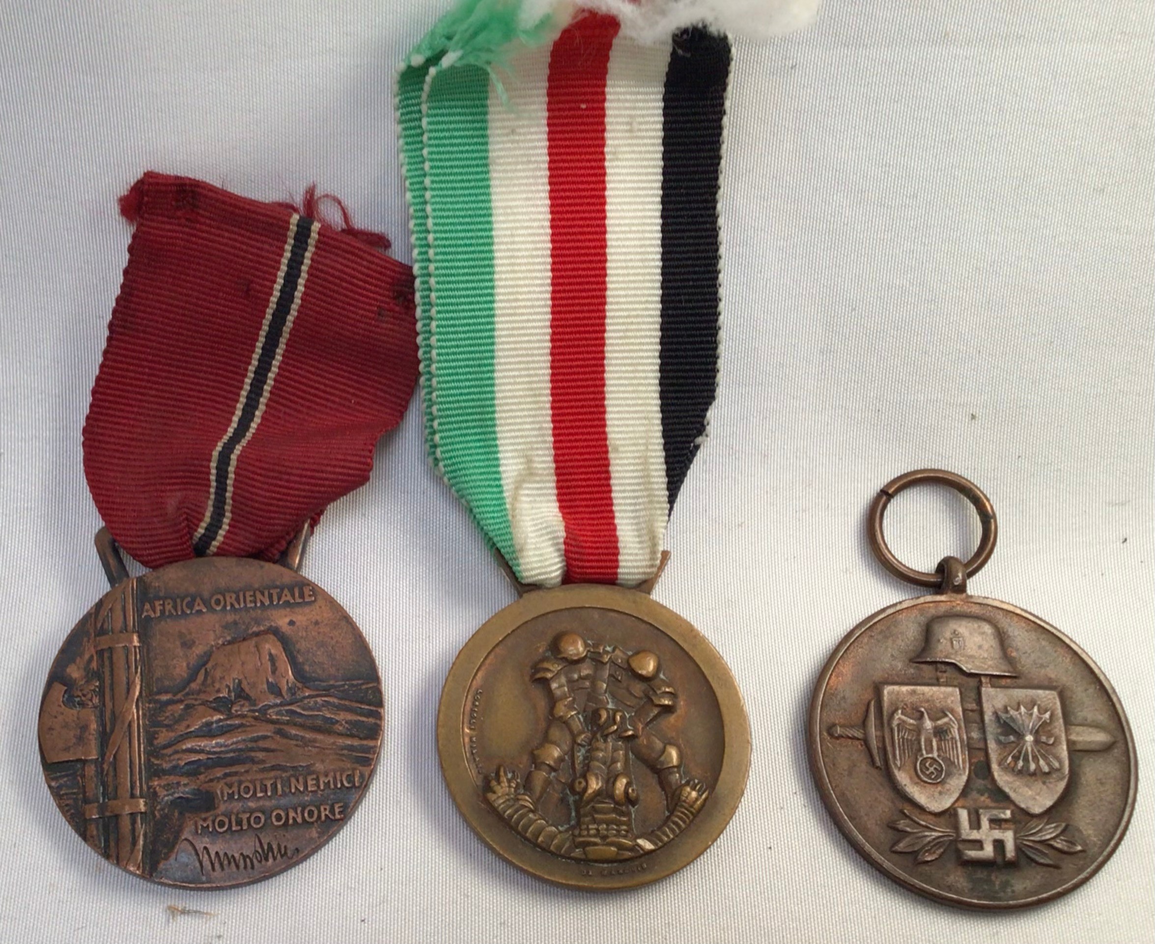 Two WWII German Axis Forces medals, comprising Blue Division Medal, German (Spanish Volunteers),