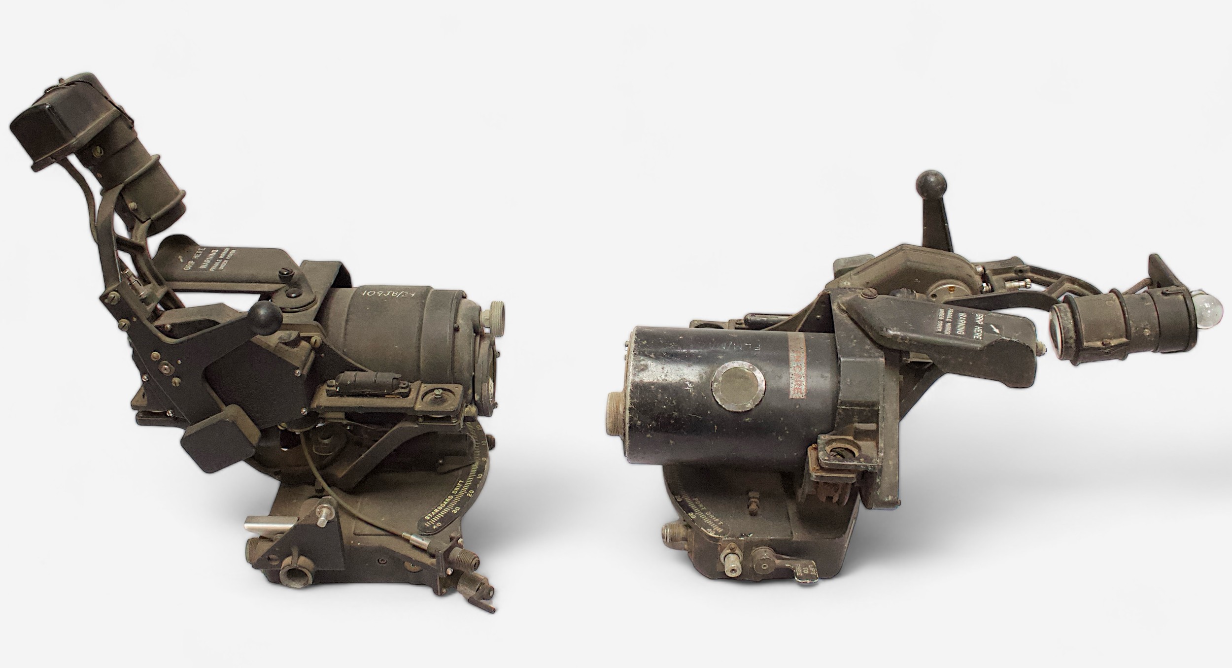 A WWII American Air Force Mark XIV bombsight, a Roll Stabilising Unit T1 sight by Sherry Gyroscope - Image 2 of 5