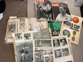 Football : Box of vintage 1940s onwards scrapbook