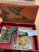 Collectables : Mixed jewellery and badges housed i