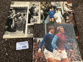 Football : Bobby Moore - 3 autographed magazine pa