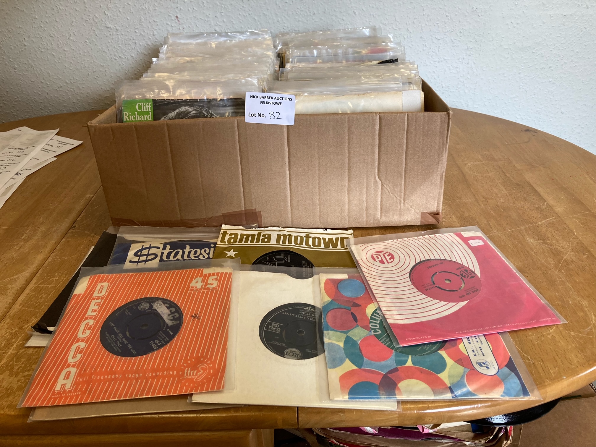 Records : 200+ 1960s onwards 7'' singles good lot