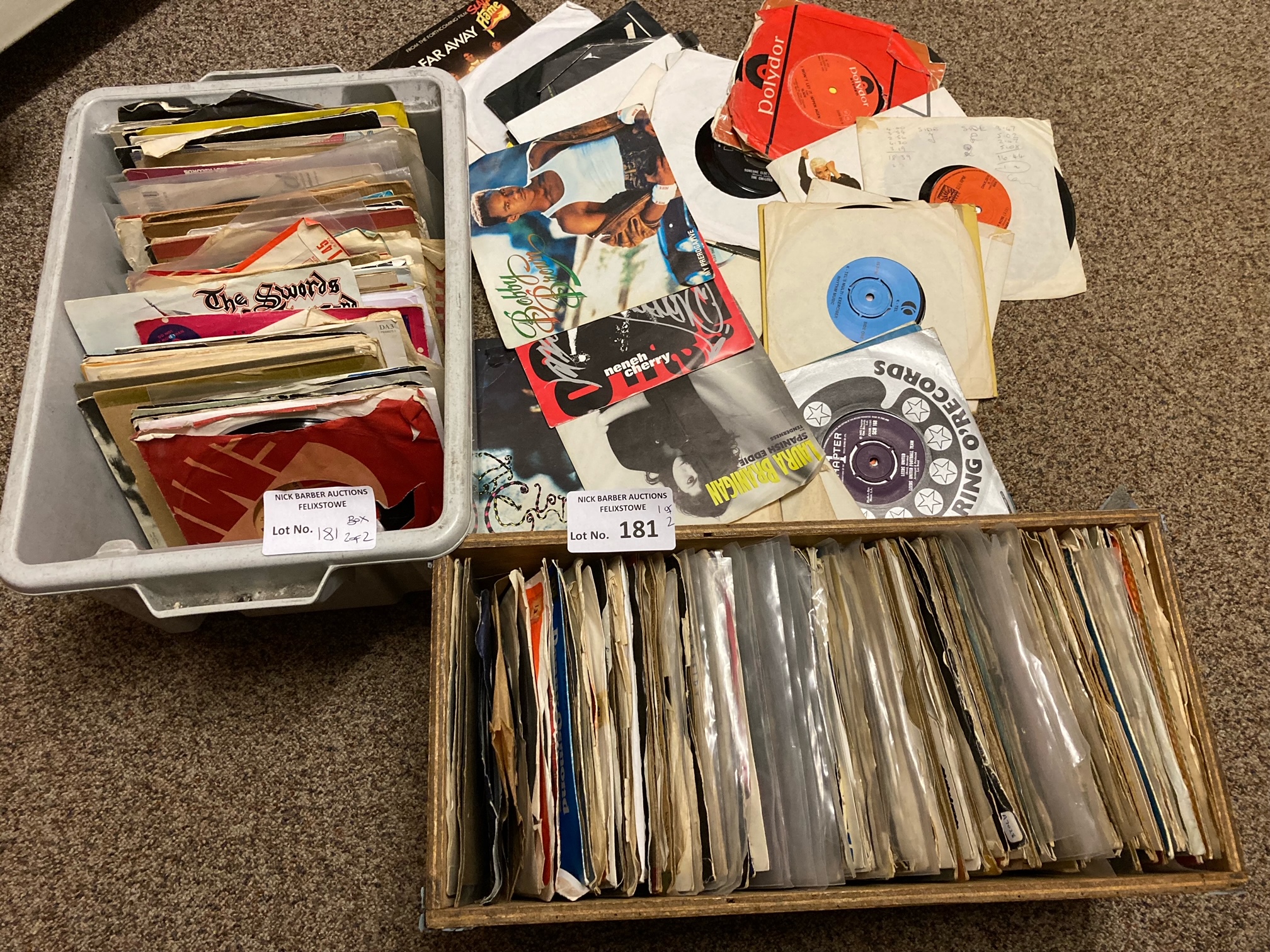 Records : 2 crates of mixed 45s 1950/70s - approx