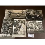 Football : NEWCASTLE Autographed original press ph