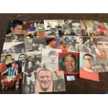 Football : MAN UTD autographs magazine pages all 1