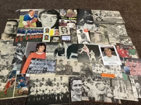 Football : Various collection of autographed magaz