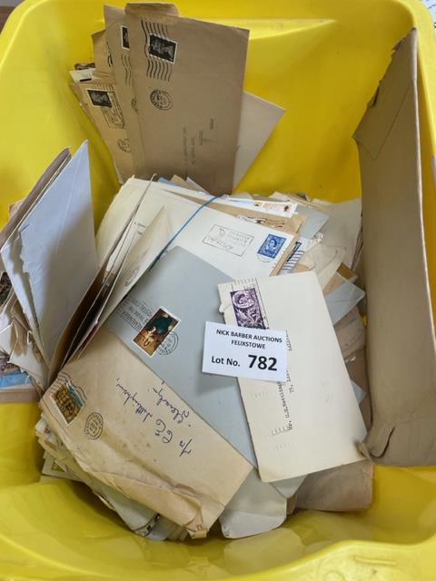 Stamps : Large yellow box full of stamps, interest - Bild 3 aus 4