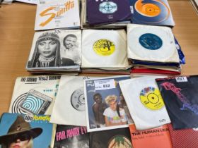 Records : Box containing 150+ singles, 1970's/80's