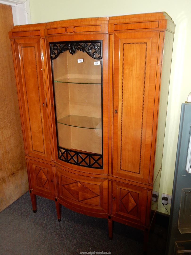 An attractive dark-wood inlaid detailed Maple wood display cabinet with lower cupboards and - Image 3 of 7