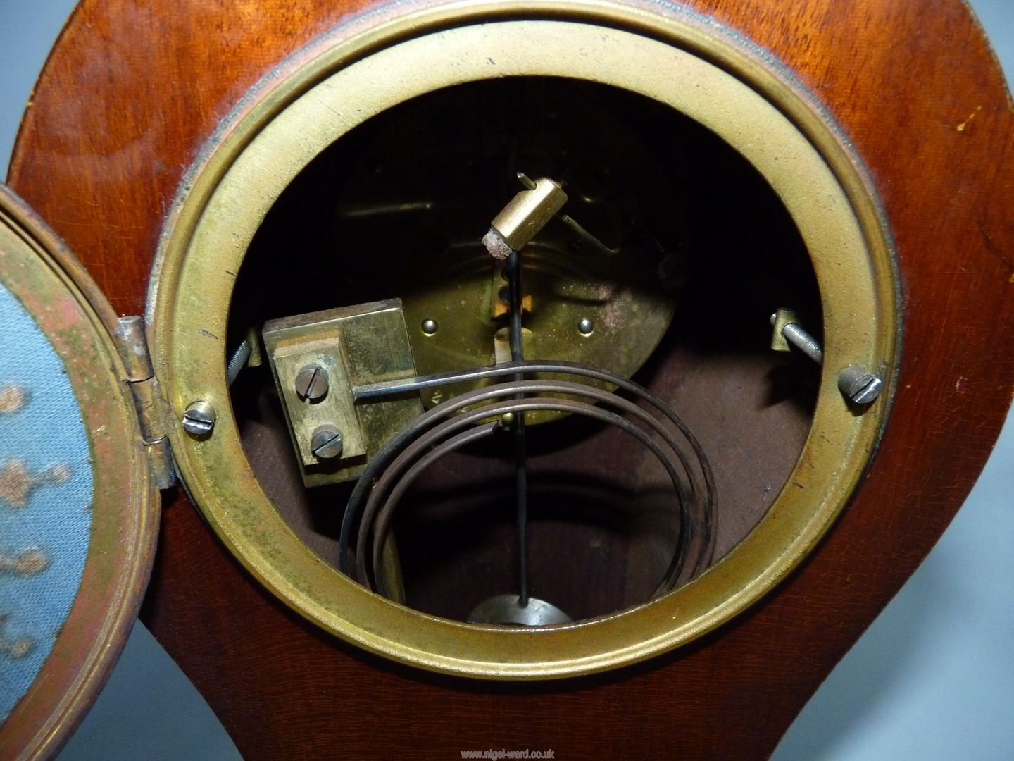 A desirable lightwood strung Mahogany cased Mantel Clock of keyhole/balloon form standing on - Image 3 of 7