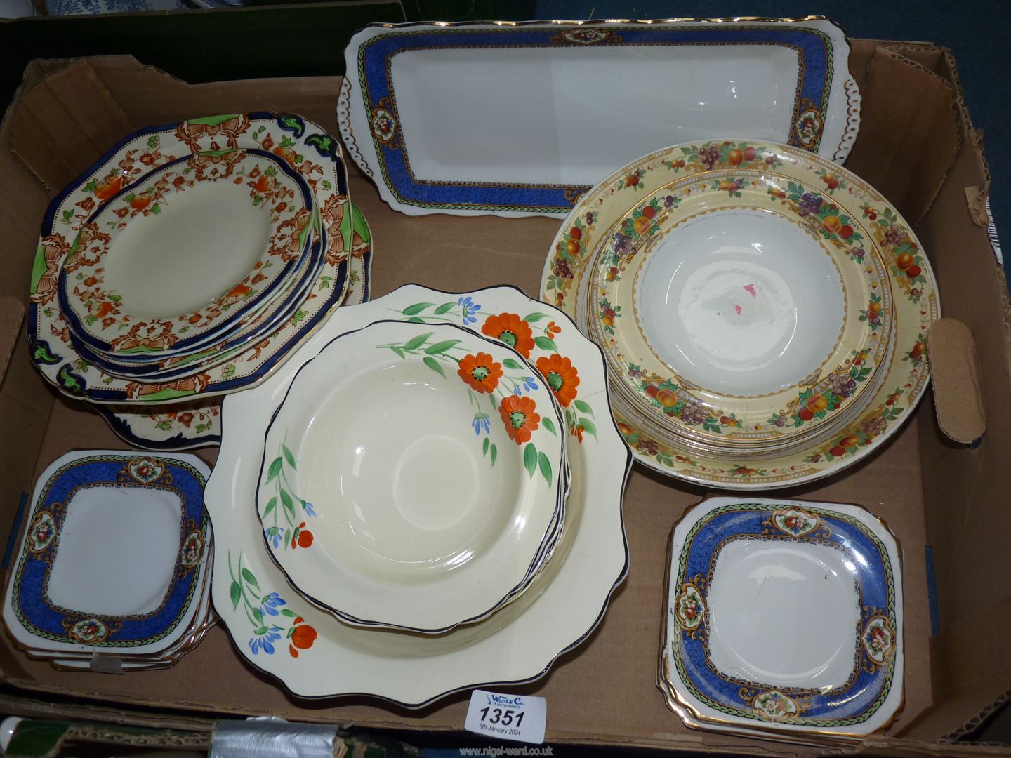 A quantity of china including fruit bowls, Imbros tea ware, dessert dishes etc.