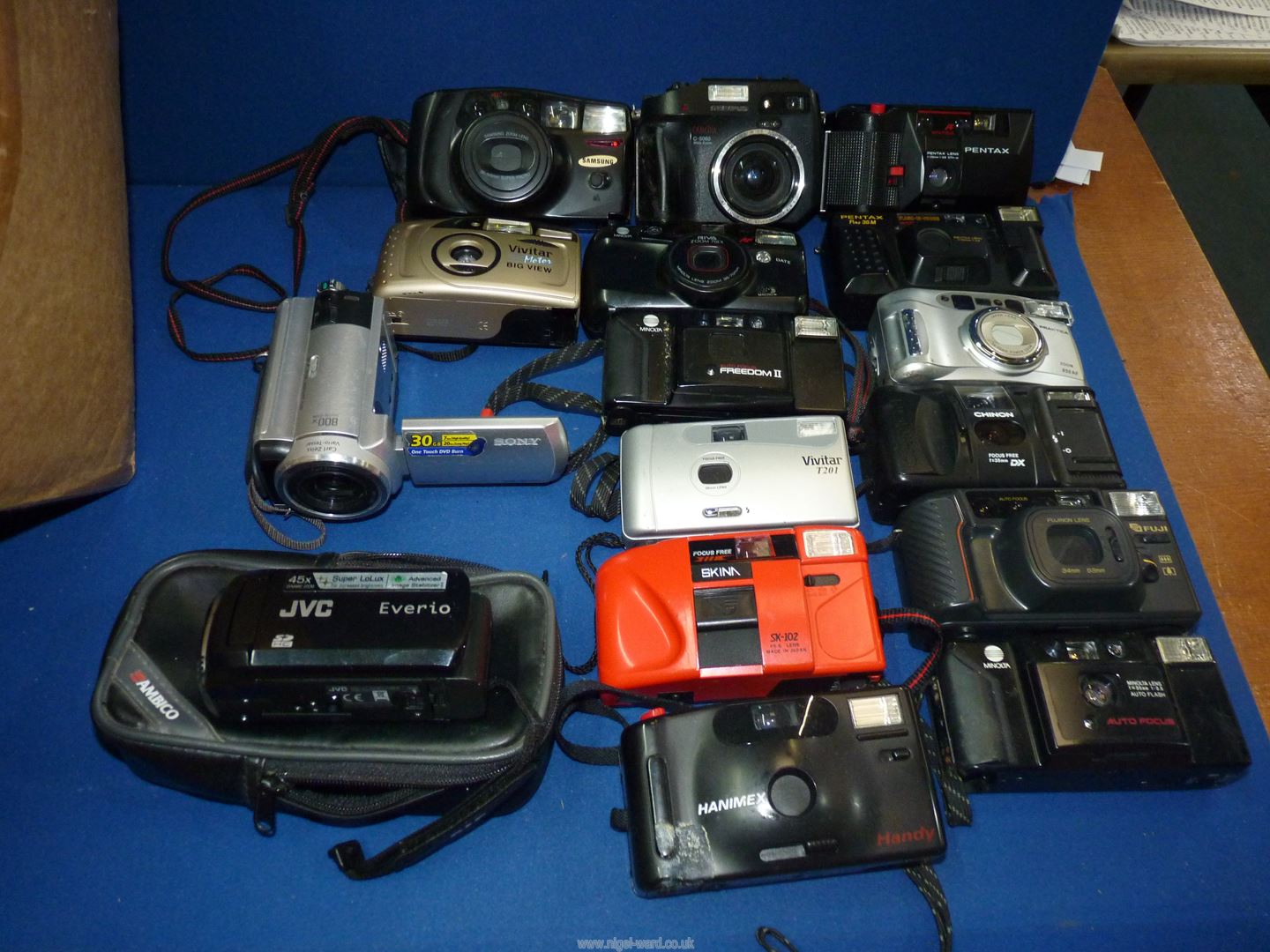 A box of film cameras including Pentax, Olympus, Chinon, Sony Handycam etc. - Image 2 of 3