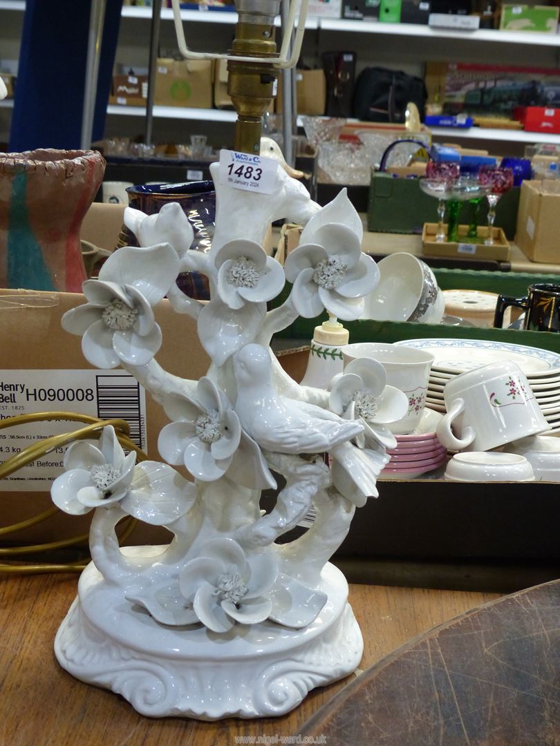 An Italian porcelain table lamp in gloss white finish of Doves amongst blooms and branches, - Image 2 of 2