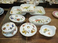 A quantity of Royal Worcester Evesham to include vegetable dishes, flan dish, pie dishes, etc.