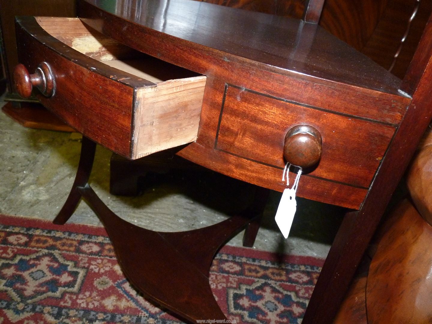 A Georgian Mahogany corner Washstand having a frieze drawer, - Image 2 of 3