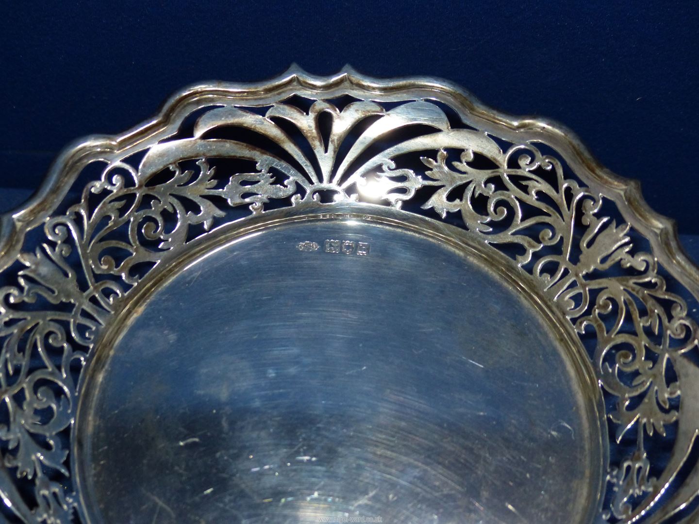 A Silver Tazza with pierced work rim, London 1903, makers Sibray, Hall & Co. Ltd. - Image 2 of 3