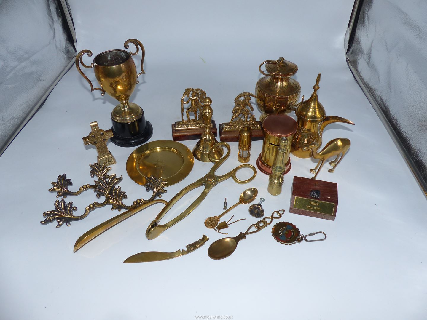 A quantity of miscellaneous brass including bookends, bell, money box, small Daley lamp , - Image 2 of 2
