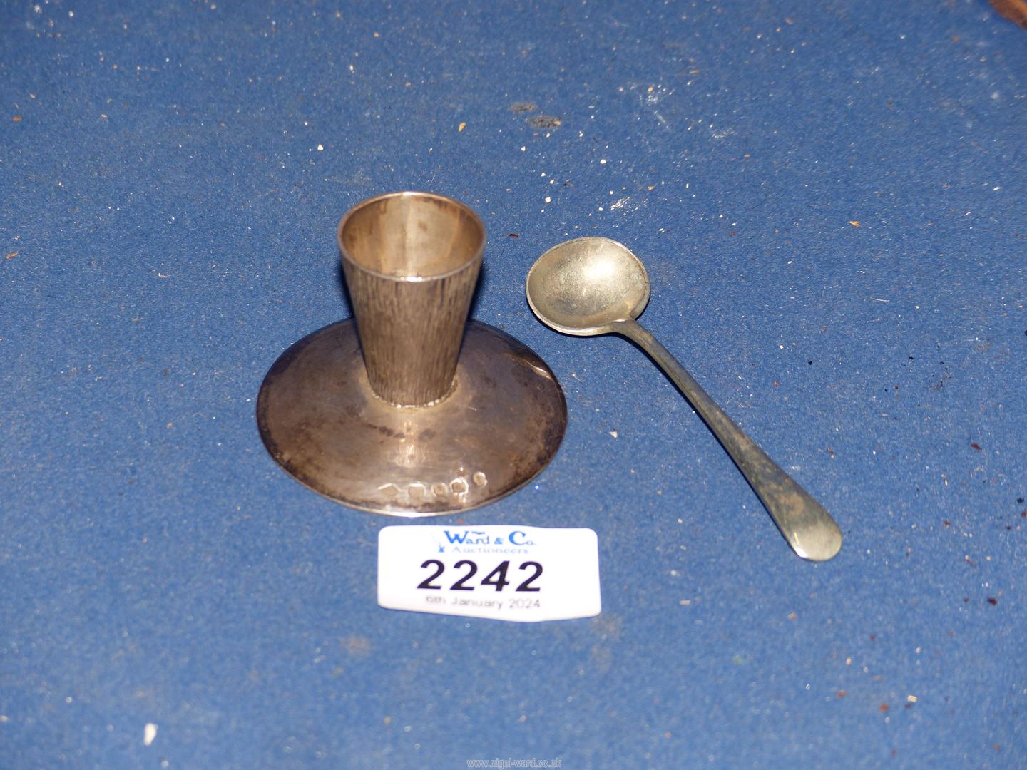 A small silver Stand, London maker and a Venetian silver salt spoon, 61.5 grams total. - Image 2 of 2