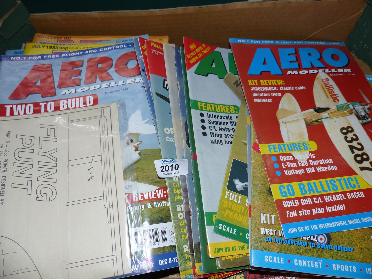 A quantity of Aero Modeller magazines.