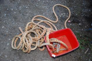 A long nylon Rope with D-shackles.